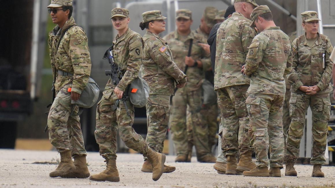 Quân nhân Vệ binh Quốc gia Texas Được Triển Khai Đến Illinois Theo Lệnh Của Tổng Thống Donald Trump 1