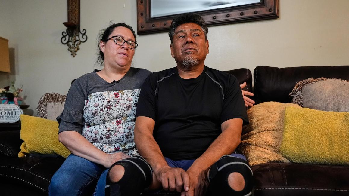 Sự sụp đổ của chính phủ có thể khiến trợ cấp chăm sóc sức khỏe hết hạn, đẩy chi phí lên cao cho hàng triệu người Mỹ 1