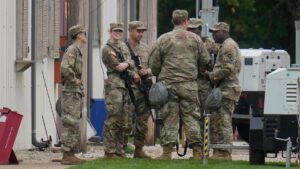 Tướng Lực Lượng Vệ Binh Quốc Gia Hoa Kỳ Có Mặt Bên Ngoài Chicago và Sắp Tới Memphis Theo Chính Sách Mới của Tổng Thống Donald Trump 14 Tướng Lực Lượng Vệ Binh Quốc Gia Hoa Kỳ Có Mặt Bên Ngoài Chicago và Sắp Tới Memphis Theo Chính Sách Mới của Tổng Thống Donald Trump