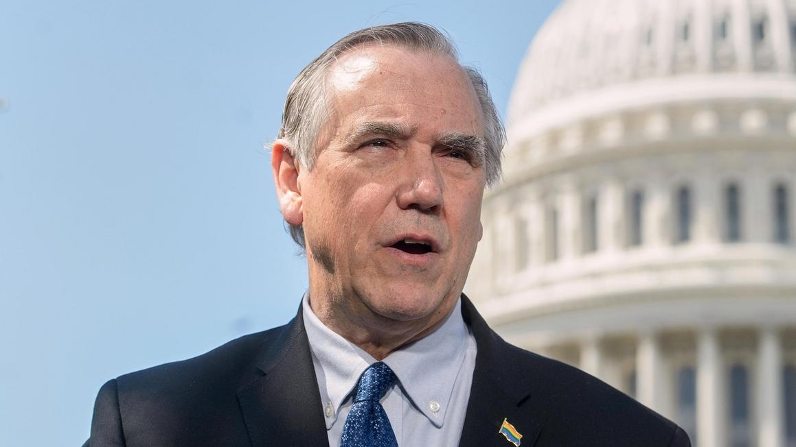Thượng Nghị Sĩ Dân Chủ Merkley Diễn Thuyết Dài Phản Đối Tổng Thống Trump 1