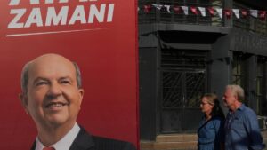 Người Síp gốc Thổ Nhĩ Kỳ bỏ phiếu, lựa chọn giữa liên kết sâu hơn với Thổ Nhĩ Kỳ hoặc gần gũi hơn với Châu Âu 7 Người Síp gốc Thổ Nhĩ Kỳ bỏ phiếu, lựa chọn giữa liên kết sâu hơn với Thổ Nhĩ Kỳ hoặc gần gũi hơn với Châu Âu