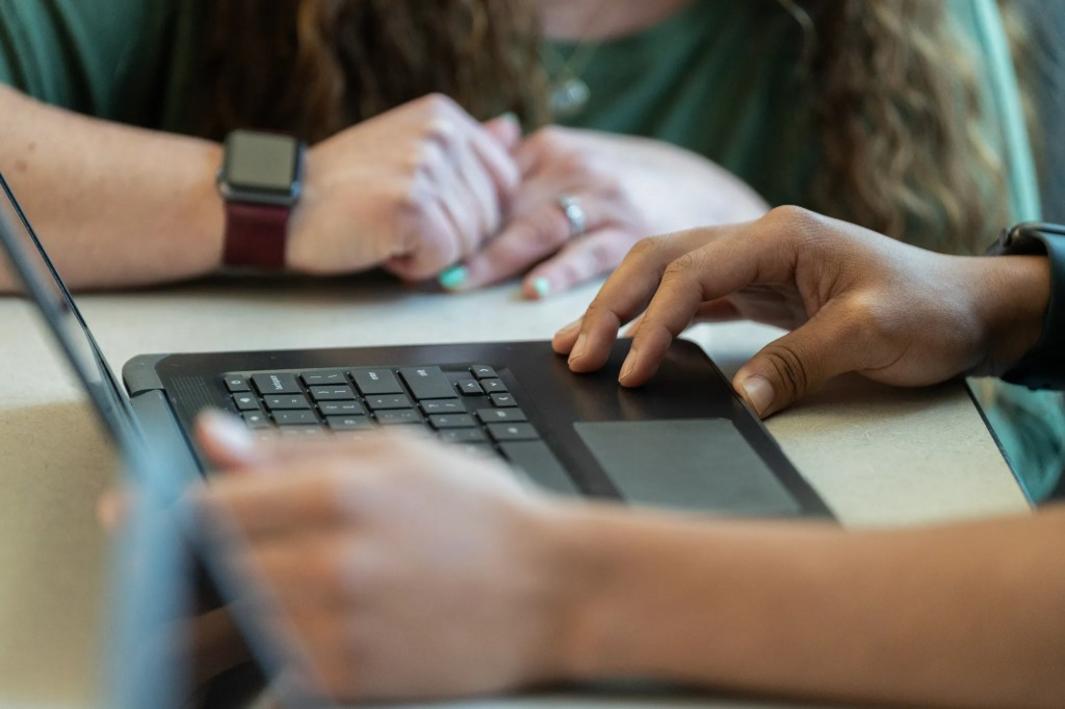 Học sinh Mỹ lạm dụng AI để gian lận, nhà giáo đau đầu 1 032823 EthnicStudies CM 11