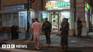 Người đàn ông ném bánh sandwich vào nhân viên Biên phòng Mỹ được tuyên vô tội 9 Người đàn ông ném bánh sandwich vào nhân viên Biên phòng Mỹ được tuyên vô tội