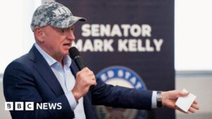 Video về "lệnh bất hợp pháp" làm dấy lên tranh cãi giữa hai đảng Mỹ về lòng yêu nước 15 Video về “lệnh bất hợp pháp” làm dấy lên tranh cãi giữa hai đảng Mỹ về lòng yêu nước