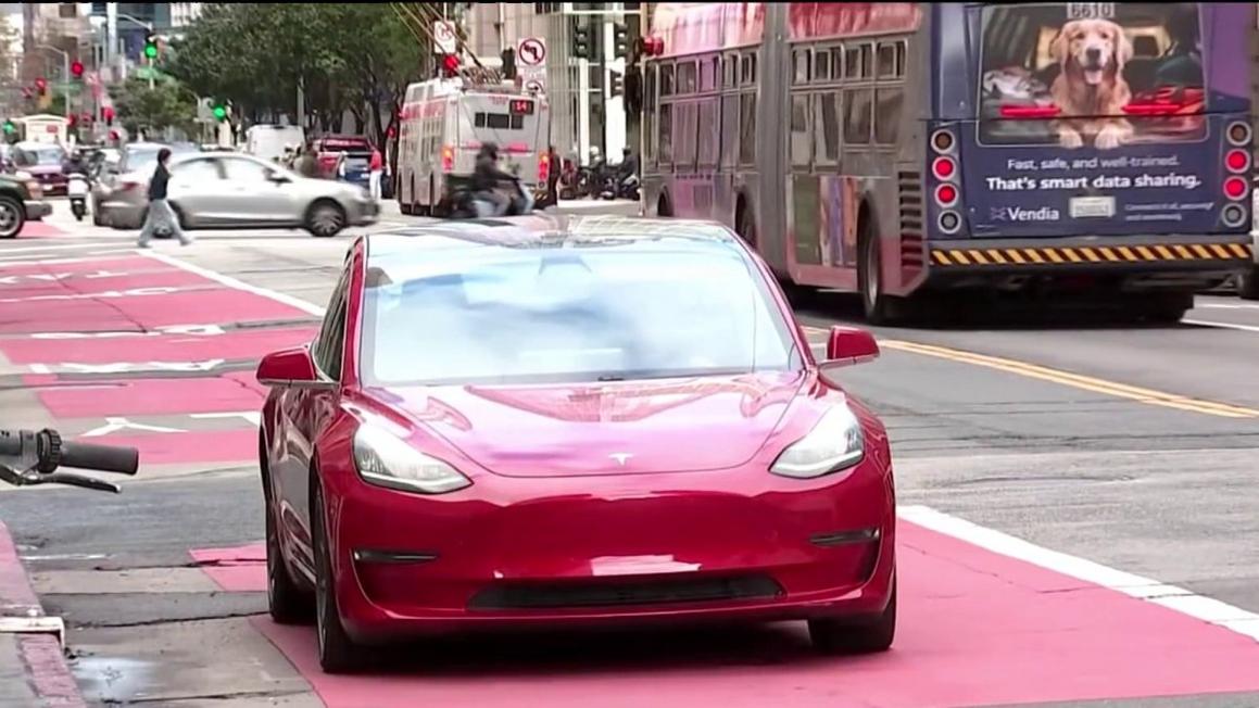 San Francisco xem xét siết chặt các tài xế vi phạm làn đường "thảm đỏ" 1 1120 SF red lane