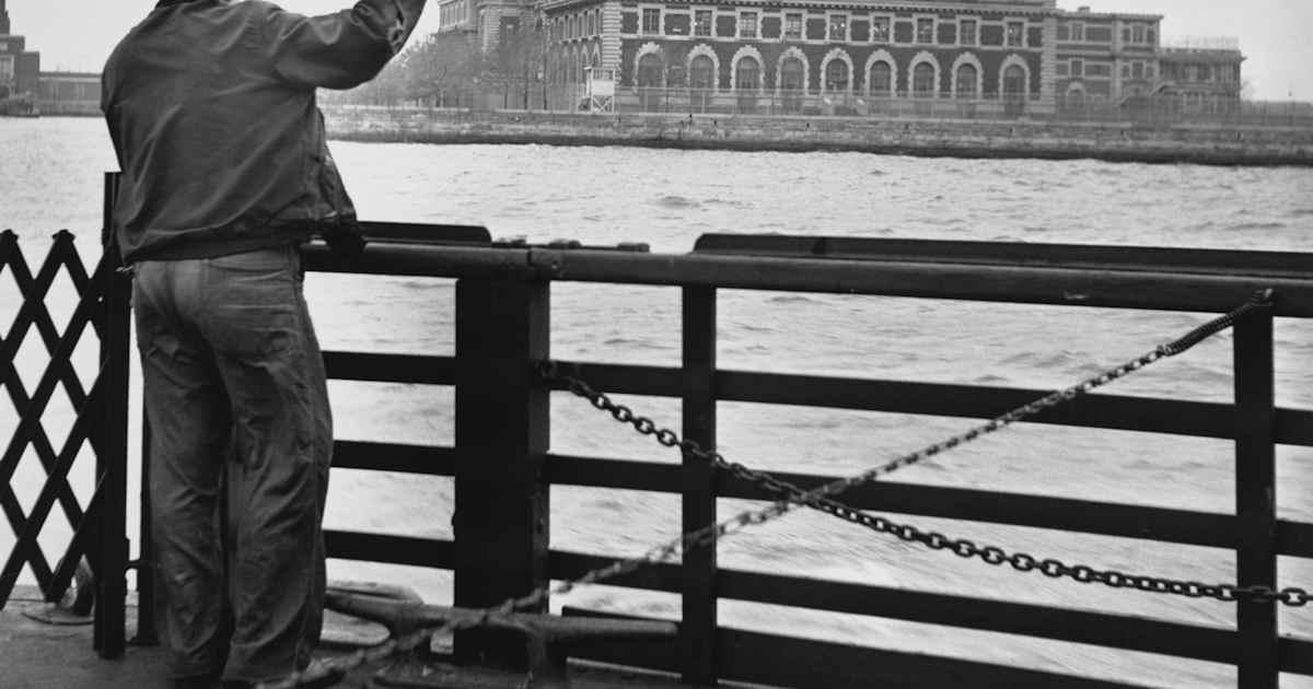 11-12-1954: Ellis Island Đóng Cửa Sau Hơn Một Thế Kỷ Tiếp Đón Người Nhập Cư 1 1621030022 vudyh5