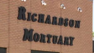 Cảnh sát Houston tìm kiếm thân nhân của tro cốt vô chủ từ nhà tang lễ bị bão tàn phá 5 Cảnh sát Houston tìm kiếm thân nhân của tro cốt vô chủ từ nhà tang lễ bị bão tàn phá