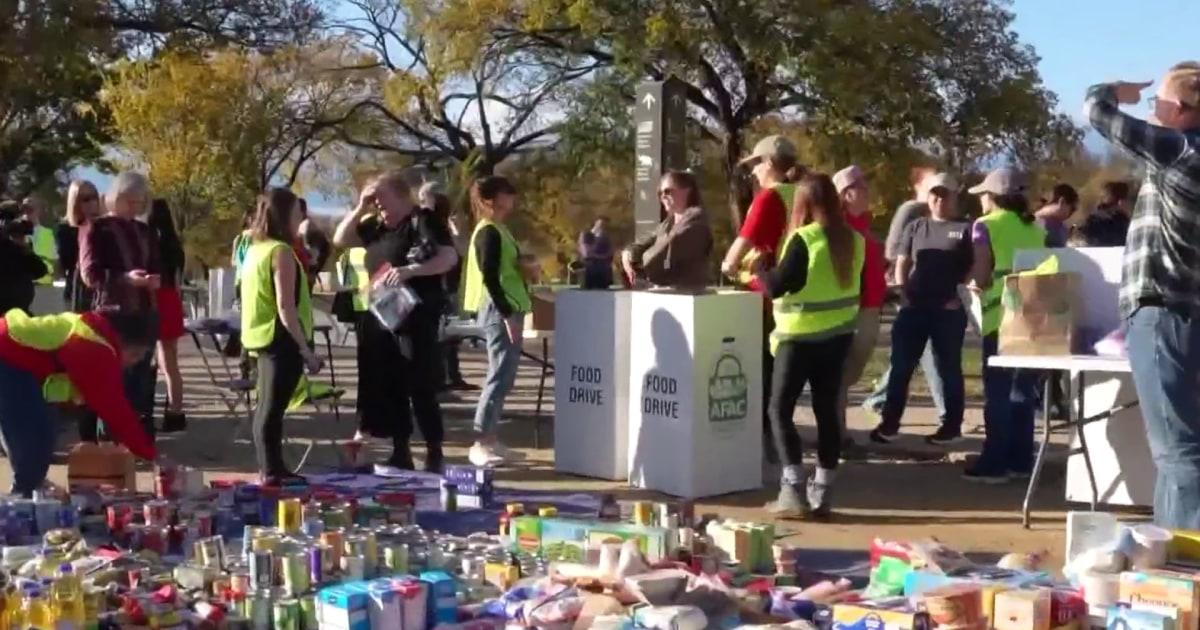 Người dân hỗ trợ nhau khi trợ cấp SNAP cạn kiệt cho các gia đình khó khăn 1 1762196715779 now daily b snap grocery aid 251103 1920x1080