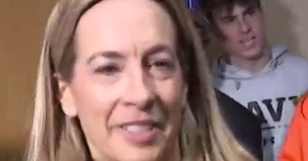 Dân Biểu Mikie Sherrill bỏ phiếu cho Thống đốc New Jersey 1 1762275183771 f vert brk sherrill votes 251104 720x1280 2ah9nq