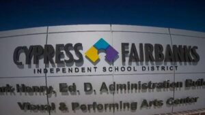 Cuộc đua vào Hội đồng Trường Cy-Fair ISD: Chín ứng cử viên, chi tiêu lớn và căng thẳng chính trị 26 Cuộc đua vào Hội đồng Trường Cy-Fair ISD: Chín ứng cử viên, chi tiêu lớn và căng thẳng chính trị