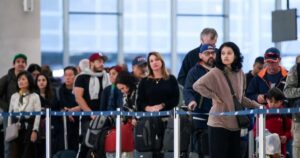 'Quá tệ': Hành khách chật vật vì gián đoạn chuyến bay do Cục Hàng không Liên bang Mỹ gây ra 14 ‘Quá tệ’: Hành khách chật vật vì gián đoạn chuyến bay do Cục Hàng không Liên bang Mỹ gây ra