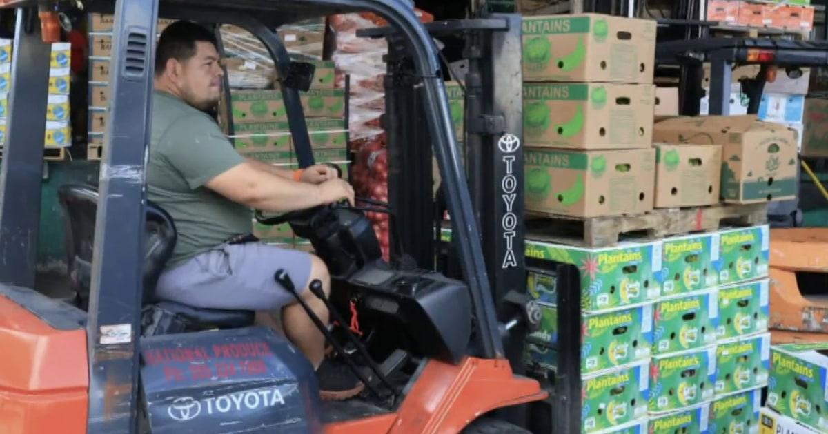 Tổng thống Trump giảm thuế nhập khẩu thực phẩm nhằm hạ giá hàng tiêu dùng 1 1763164847155 nn Haake Trump Tariffs 251114 1920x1080 cvmup8