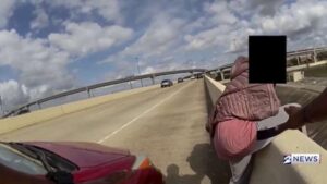 Cảnh sát Livingston tặng quà Giáng sinh thay vì phạt giao thông