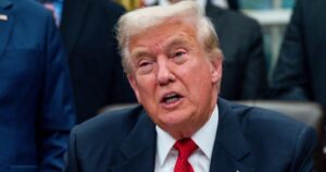 Tỷ lệ ủng hộ kinh tế của Tổng Thống Donald Trump sụt giảm trong thăm dò mới