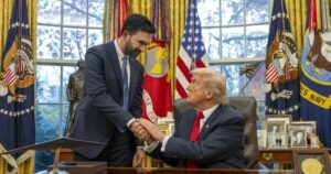 Tòa án liên bang ngăn IRS chia sẻ thông tin thuế với ICE