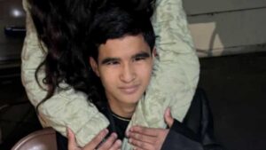 Thiếu niên Houston đoàn tụ với mẹ sau 50 ngày được liên bang chăm sóc