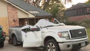 Cư dân Colony Creek chung tay phục hồi sau tàn phá của lốc xoáy gần đây 21 Cư dân Colony Creek chung tay phục hồi sau tàn phá của lốc xoáy gần đây