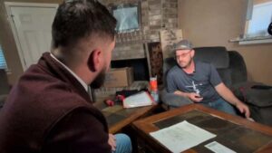 Người Cha Bệnh Gan Giai Đoạn Cuối Tố Bị Lừa Chuyển Đến Nhà Thuê Ở Đông Nam Houston 9 Người Cha Bệnh Gan Giai Đoạn Cuối Tố Bị Lừa Chuyển Đến Nhà Thuê Ở Đông Nam Houston