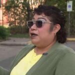 Mẹ Houston trở thành công dân Mỹ sau 20 năm