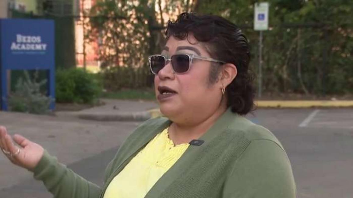 Mẹ Houston trở thành công dân Mỹ sau 20 năm 1