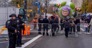 An Ninh Tăng Cường Trước Diễu Hành Lễ Tạ Ơn Năm 2025