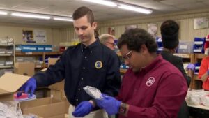 Tổ chức Y tế Từ Houston Ra Thế Giới: Medical Bridges Gửi Thiết Bị Cứu Sinh Đến Hơn 100 Quốc Gia