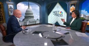 Thượng nghị sĩ Mark Kelly nói quân đội có thể nhận ra mệnh lệnh bất hợp pháp giữa lúc Lầu Năm Góc điều tra 7 Thượng nghị sĩ Mark Kelly nói quân đội có thể nhận ra mệnh lệnh bất hợp pháp giữa lúc Lầu Năm Góc điều tra