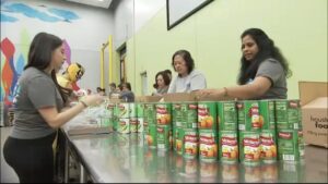 ABC13 Phát Động Chương Trình "Share Your Holidays" Giúp Houston Food Bank Đối Phó Nhu Cầu Tăng Cao 15 ABC13 Phát Động Chương Trình “Share Your Holidays” Giúp Houston Food Bank Đối Phó Nhu Cầu Tăng Cao