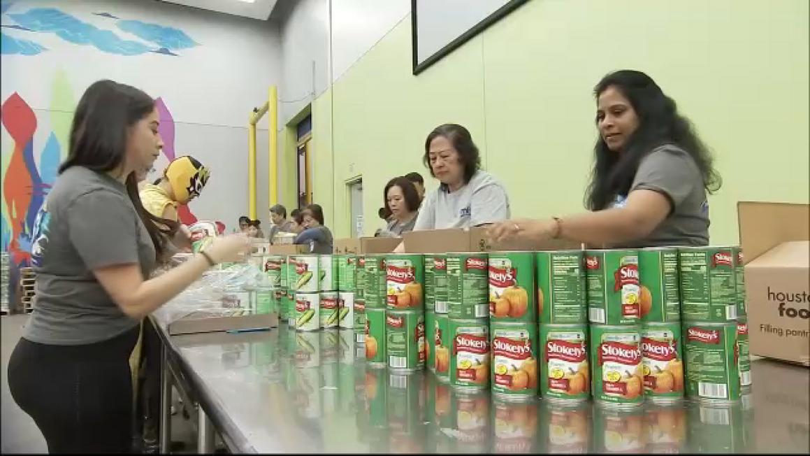 ABC13 Phát Động Chương Trình "Share Your Holidays" Giúp Houston Food Bank Đối Phó Nhu Cầu Tăng Cao 1 18063142 SYH2