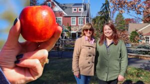 Làng Peddler’s Tổ Chức Lễ Hội Táo Thường Niên Mang Đến Niềm Vui Mùa Thu 2 Làng Peddler’s Tổ Chức Lễ Hội Táo Thường Niên Mang Đến Niềm Vui Mùa Thu