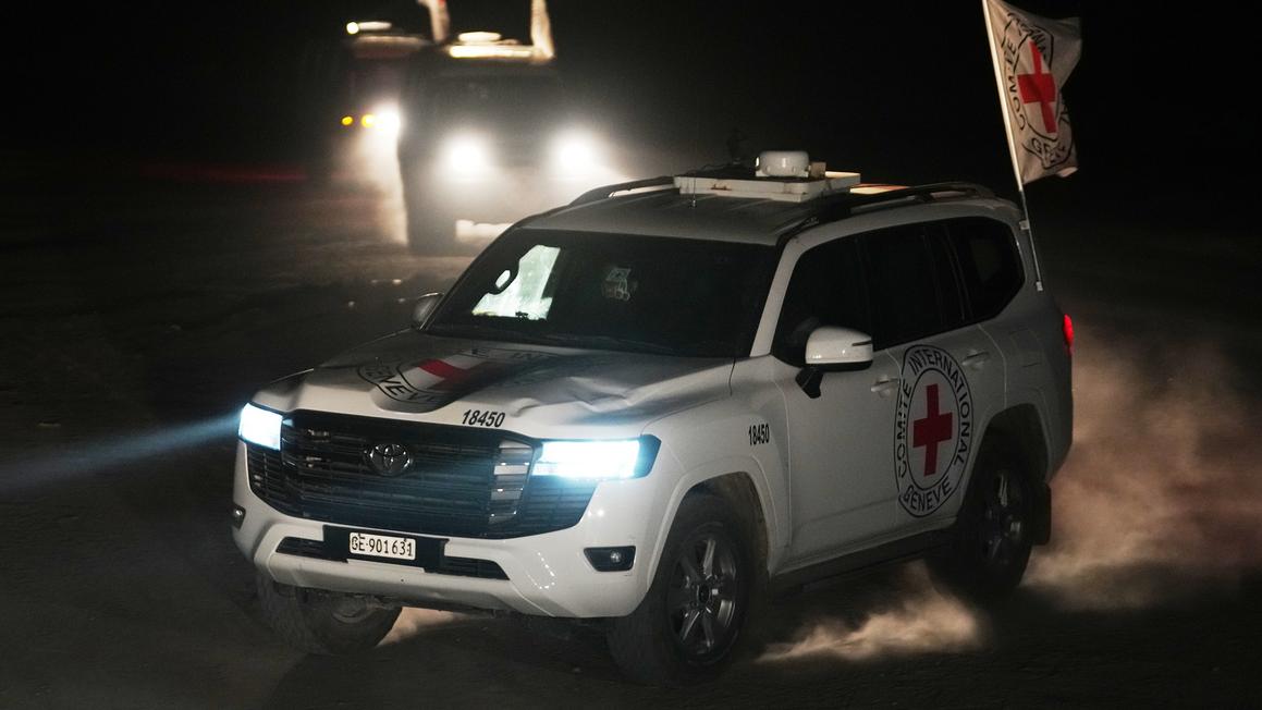 Israel Trao Trả 45 Thi Thể Người Palestine Sau Khi Hamas Hoàn Trả Di Hài Của 3 Binh Sĩ 1 18108197 110325 cc ap red cross img