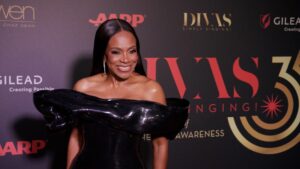 Dàn sao 'Dreamgirls' tái hợp trong sự kiện gây quỹ HIV/AIDS của Sheryl Lee Ralph 2 Dàn sao ‘Dreamgirls’ tái hợp trong sự kiện gây quỹ HIV/AIDS của Sheryl Lee Ralph