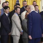 Tổ Chức Di Trú Kêu Gọi Đội Dodgers Tẩy Chay Tòa Bạch Ốc Sau Giải Vô Địch World Series 27 Tổ Chức Di Trú Kêu Gọi Đội Dodgers Tẩy Chay Tòa Bạch Ốc Sau Giải Vô Địch World Series