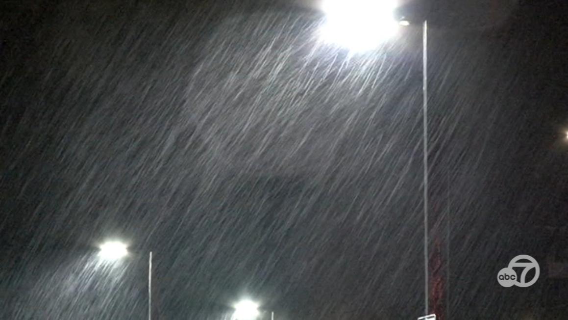 Miền Vịnh San Francisco đón bão, gió mạnh gây mất điện, trì hoãn chuyến bay 1 18116740 110525 kgo bay area rain img