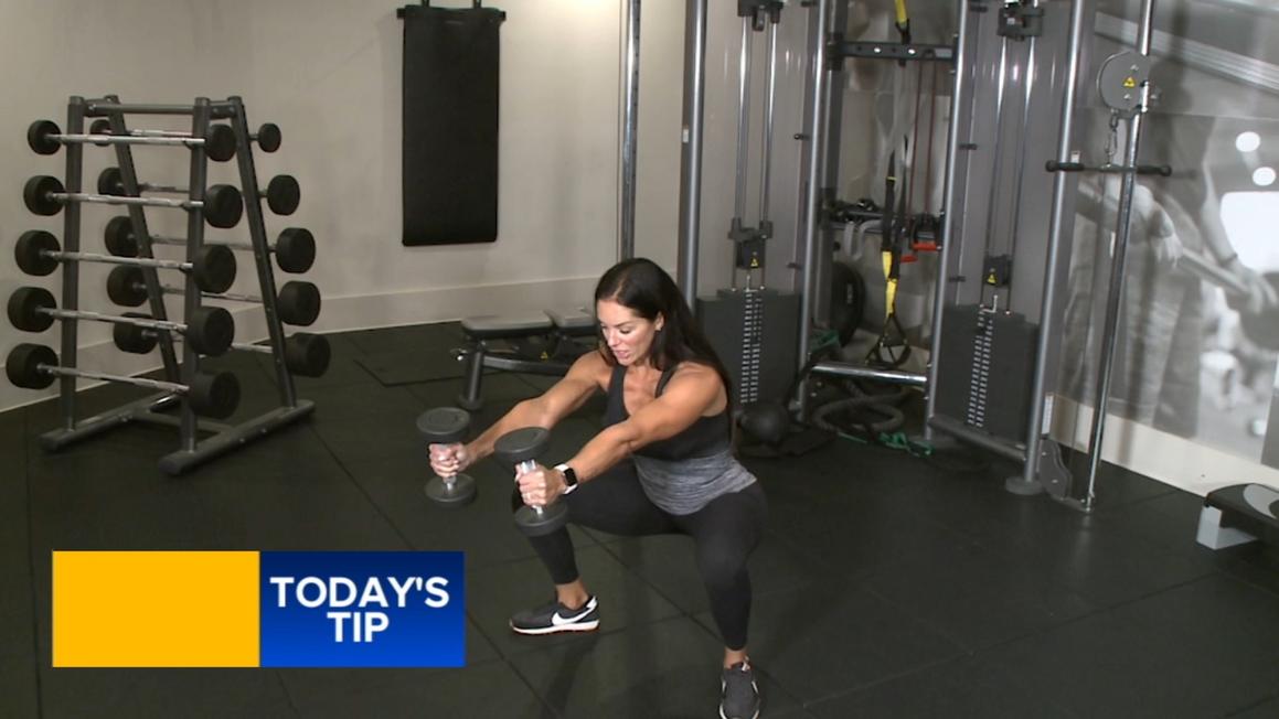 Bài tập Sumo Squat với Press - Mẹo Hàng Ngày 1 18117240 111325 wpvi fitness tip video vid