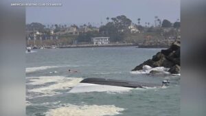 Thiếu niên cứu hộ 12 tuổi giúp cứu 5 người bị lật thuyền ở Nam California 3 Thiếu niên cứu hộ 12 tuổi giúp cứu 5 người bị lật thuyền ở Nam California