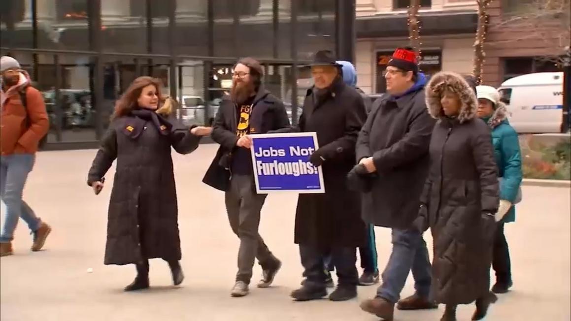 Các Chương Trình Hỗ Trợ Tài Chính Cho Nhân Viên Chính Phủ Hoa Kỳ Trong Thời Gian Đóng Cửa Chính Phủ 1 18124825 110725 wabc 7oys furlough assistance img