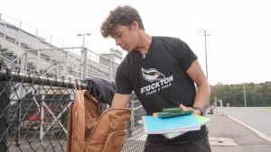 Vận động viên sinh viên lập 'Bags for Buddies' giúp trẻ em nuôi dưỡng 14 Vận động viên sinh viên lập ‘Bags for Buddies’ giúp trẻ em nuôi dưỡng