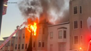 Lực lượng cứu hỏa ứng phó với đám cháy 2 hồi tại khu Telegraph Hill, San Francisco 5 Lực lượng cứu hỏa ứng phó với đám cháy 2 hồi tại khu Telegraph Hill, San Francisco