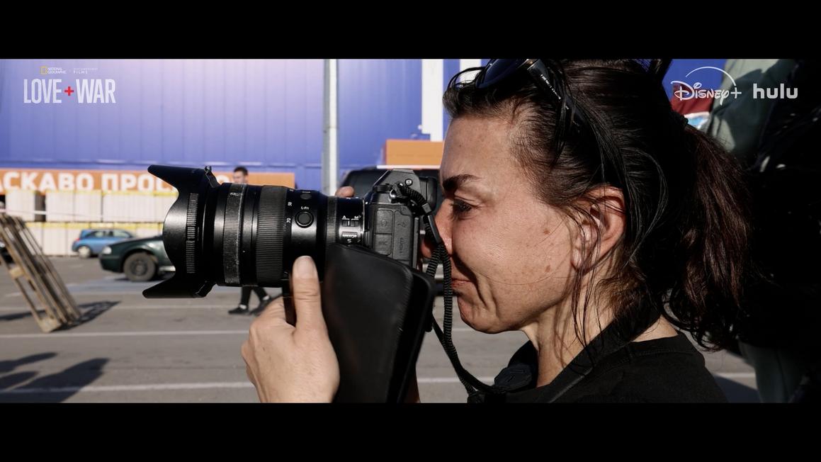 Nhiếp ảnh gia chiến trường đoạt giải Pulitzer đưa khán giả đến tiền tuyến trong phim tài liệu mới của National Geographic 1 18127997 110725 otrc loveandwar img