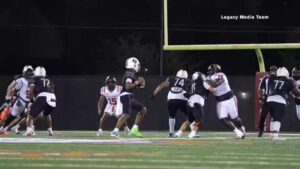 Tuyển thủ hàng đầu Texas tỏa sáng trong trận đấu cuối cùng