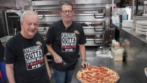 Tiệm Pizza New Jersey Phát Miễn Phí Bữa Ăn cho Gia Đình Khó Khăn 8 Tiệm Pizza New Jersey Phát Miễn Phí Bữa Ăn cho Gia Đình Khó Khăn