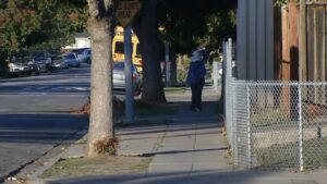 ICE 'gõ cửa' ở Fremont, gây lo ngại cho cộng đồng 2 ICE ‘gõ cửa’ ở Fremont, gây lo ngại cho cộng đồng