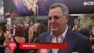 Vince Gill nhận giải thành tựu trọn đời tại CMA Awards 6 Vince Gill nhận giải thành tựu trọn đời tại CMA Awards