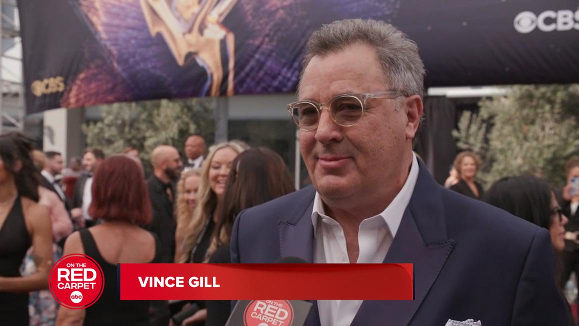 Vince Gill nhận giải thành tựu trọn đời tại CMA Awards 1 18139516 111025 otrc vincegillcma img