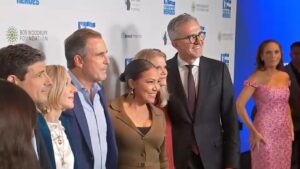 Sự kiện 'Stand Up for Heroes' lần thứ 19 quyên góp cho cựu quân nhân 2 Sự kiện ‘Stand Up for Heroes’ lần thứ 19 quyên góp cho cựu quân nhân