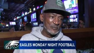 Người hâm mộ Eagles ăn mừng chiến thắng 10-7 trước Packers 3 Người hâm mộ Eagles ăn mừng chiến thắng 10-7 trước Packers