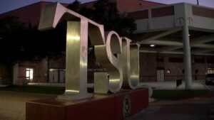 Phó Thống Đốc Texas Kêu Gọi Ngừng Cấp Kinh Phí Cho Đại Học Southern Texas Sau Khi Kiểm Toán Phát Hiện Sai Sót 14 Phó Thống Đốc Texas Kêu Gọi Ngừng Cấp Kinh Phí Cho Đại Học Southern Texas Sau Khi Kiểm Toán Phát Hiện Sai Sót