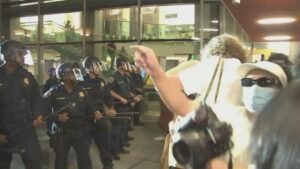 Bộ Tư Pháp Mỹ Điều Tra Vụ Biểu Tình Tại UC Berkeley