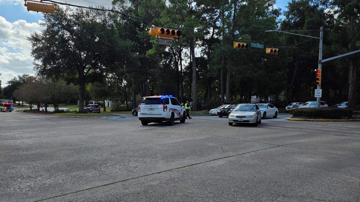 Cảnh Sát Quận 4 Kêu Gọi Tránh Khu Vực Champion Forest Do Rò Rỉ Khí Ga 1 18148208 111225 pct4 gas leak img